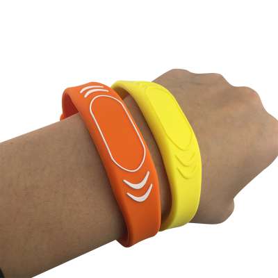 Custom Active Adjustable MIFARE DESFire EV1 2K/4K/8K RFID Silicone/PVC Wristband